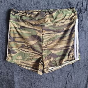 Always Women’s Camo Shorts Size 2XL